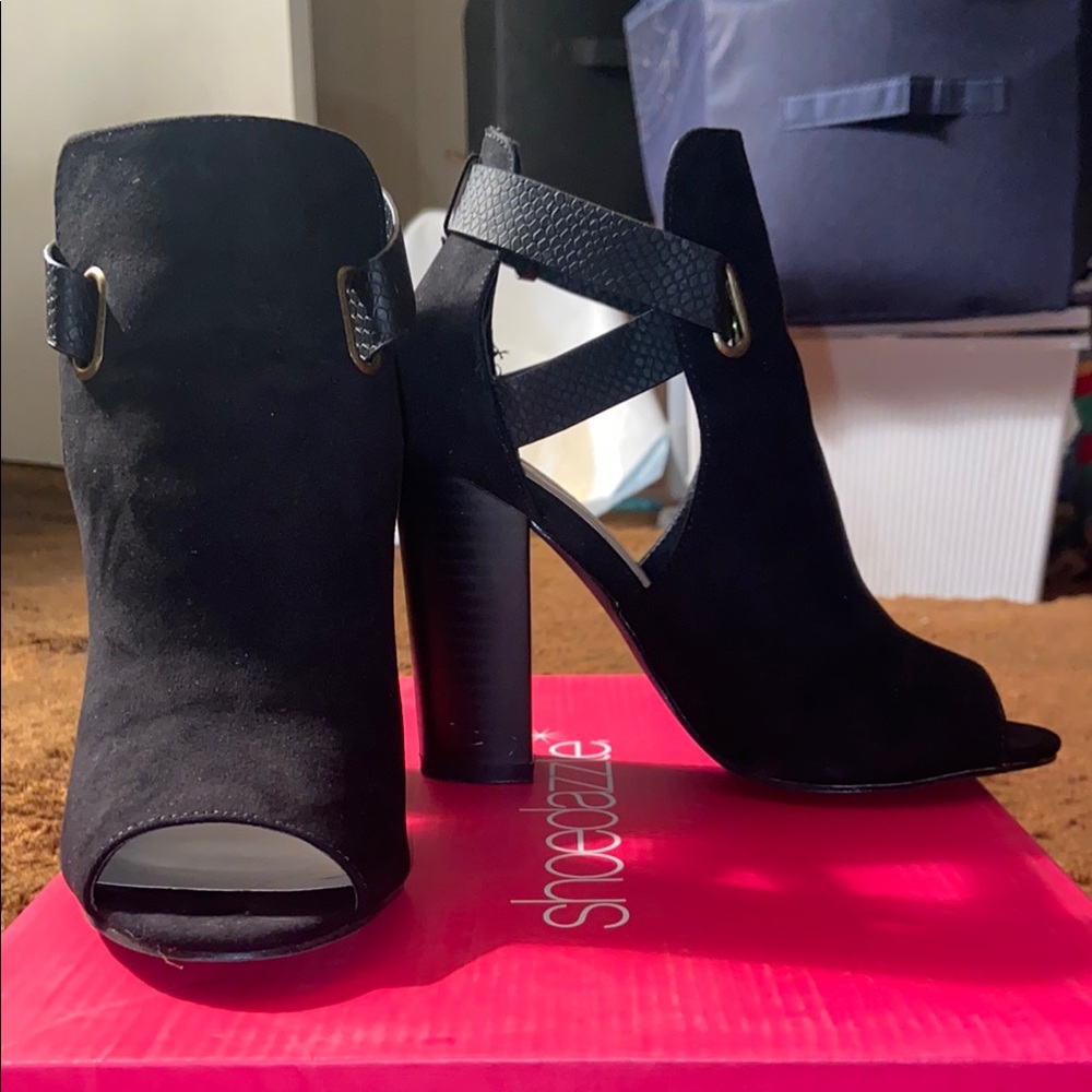 GET 4 $10
Shoe Dazzle Black Chunky Heel Peep-Toe Booties